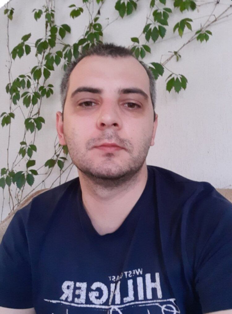  28017939  , 32 ,    