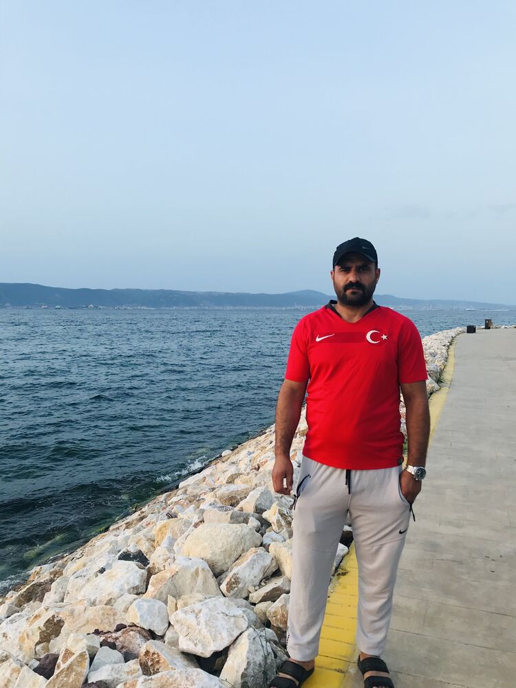  44412089  Turko, 37 ,    
