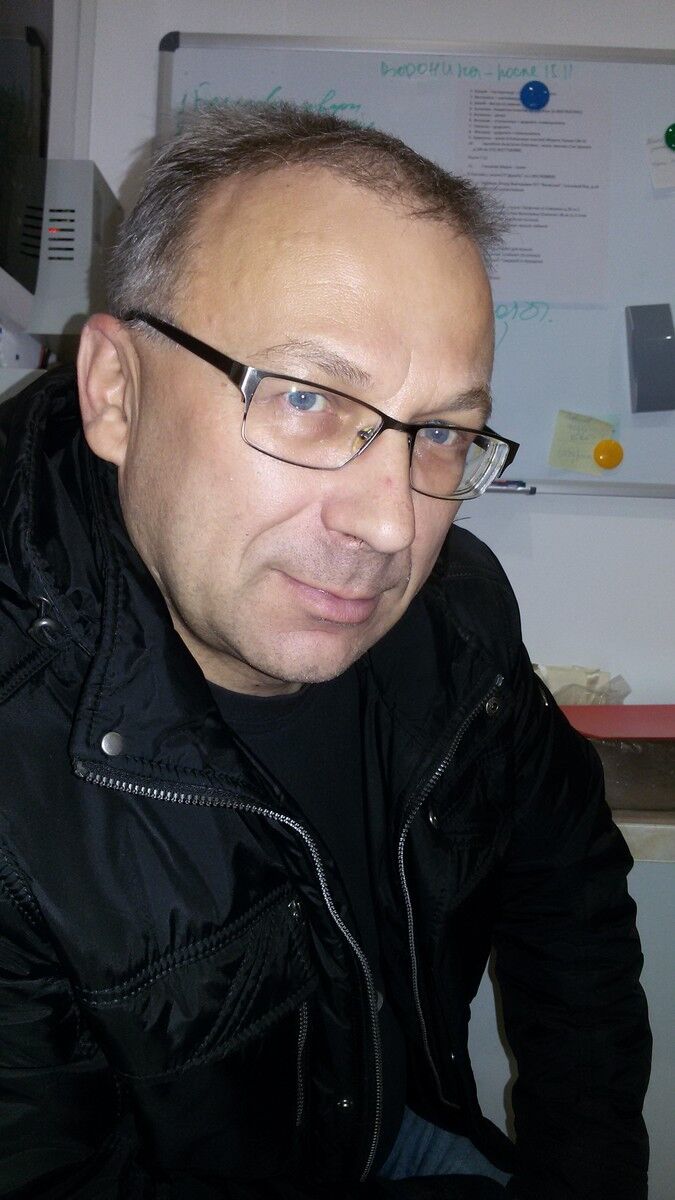  17305079  Dmitri, 61 ,    