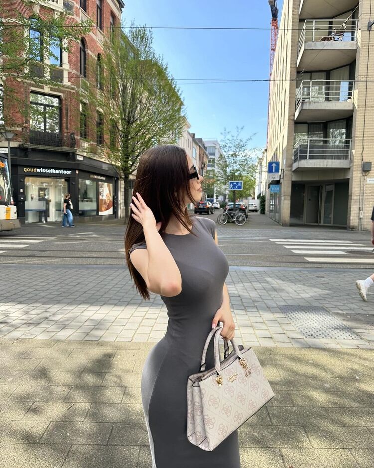  44500019  Liza, 19 ,    