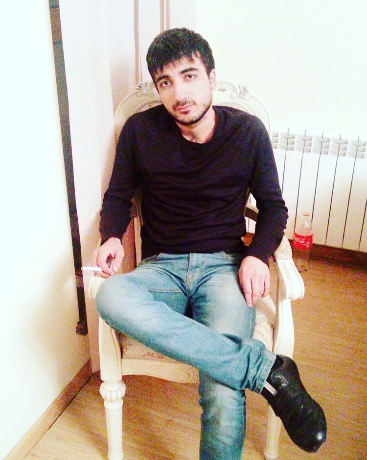  46374509  Artur, 29 ,    