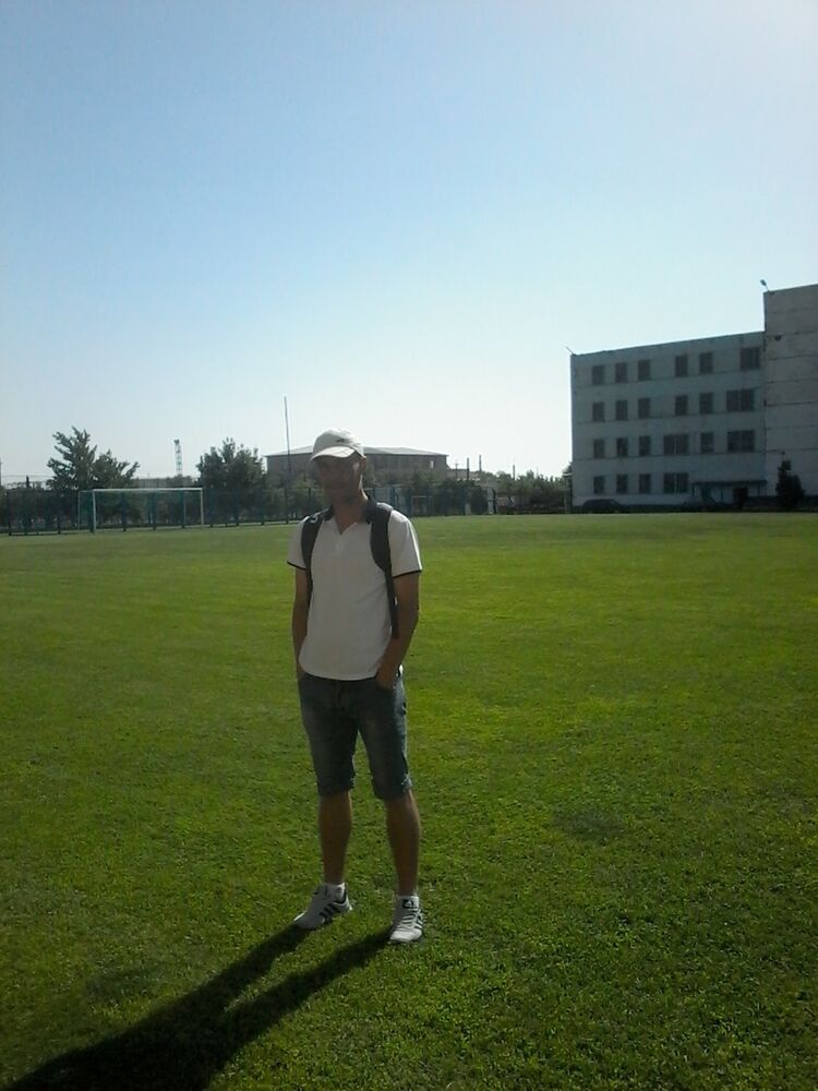  10235129  Denis, 44 ,    