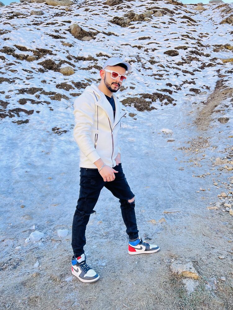  Ara,   Sumit, 26 ,   ,   