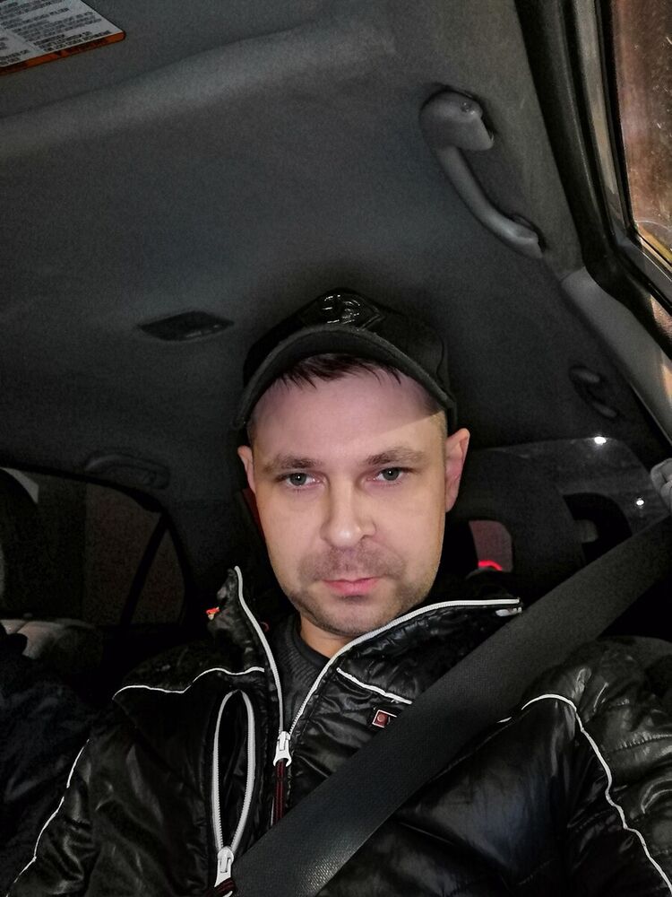  21124779  Nik, 39 ,    