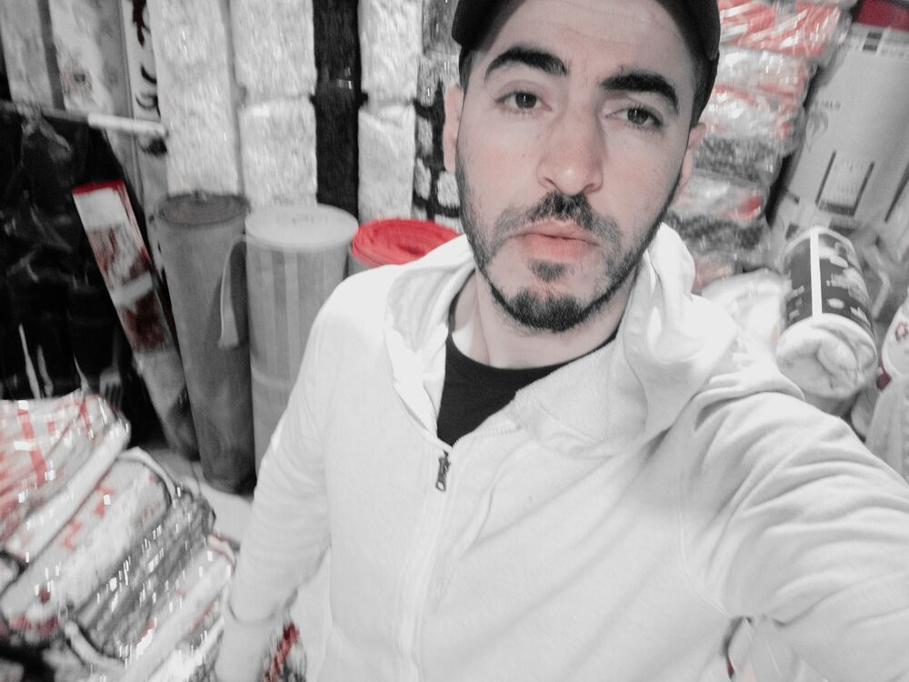 35432199  Salim, 32 ,    Algiers