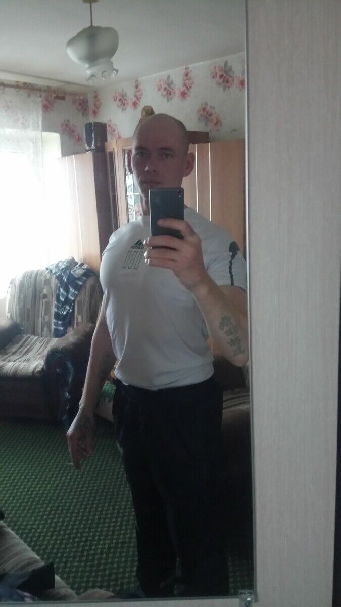  22516409  Slava, 33 ,    