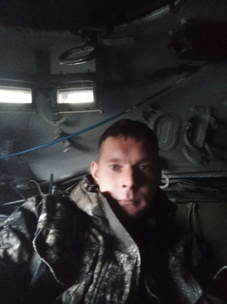  46627669  Viktor, 38 ,    