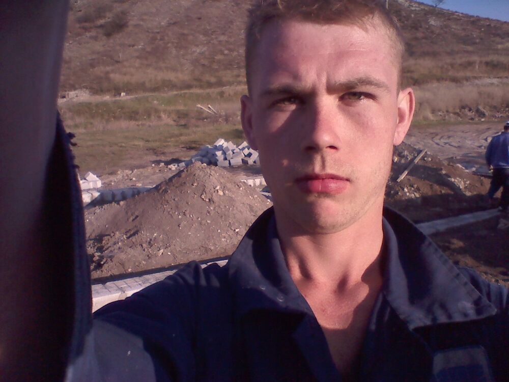  8820879  Maks, 32 ,    