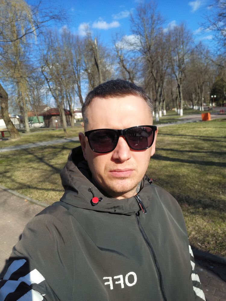  27700509  Alexander, 39 ,    -