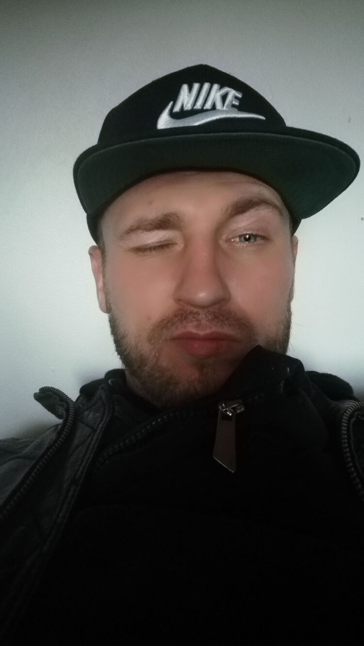  23936049  Artur, 39 ,    