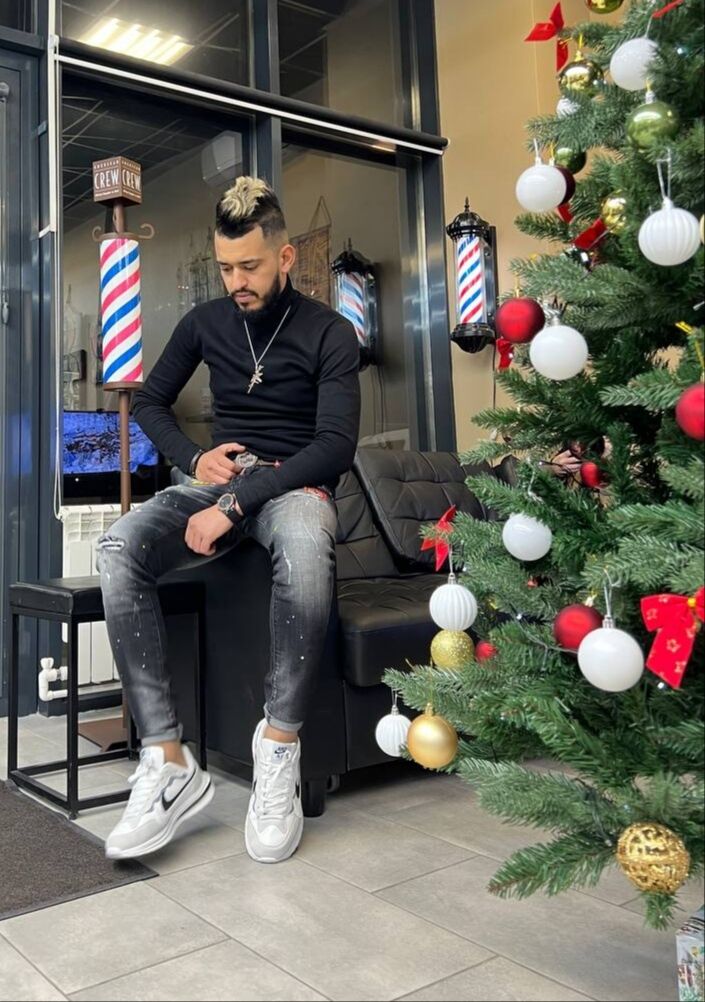  --,   Youcef, 32 ,   ,   , c 