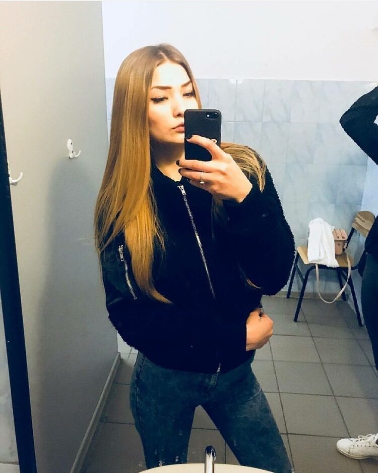  24732059  Elena, 24 ,    