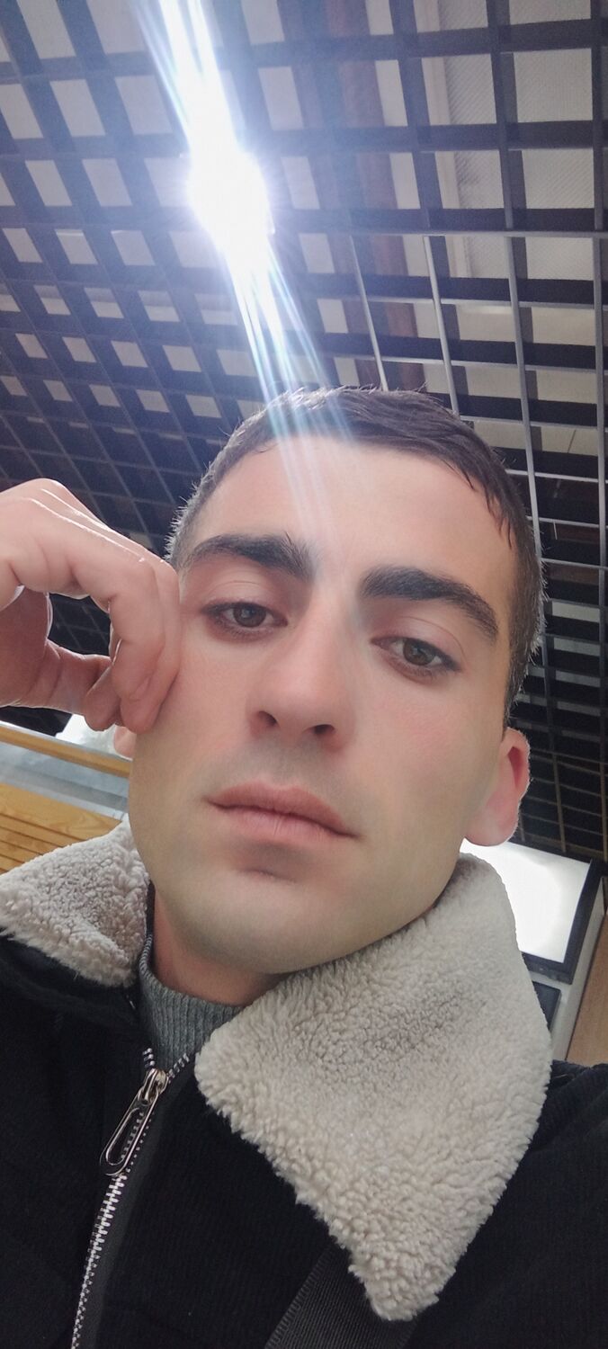  ,   Artur, 32 ,   ,   