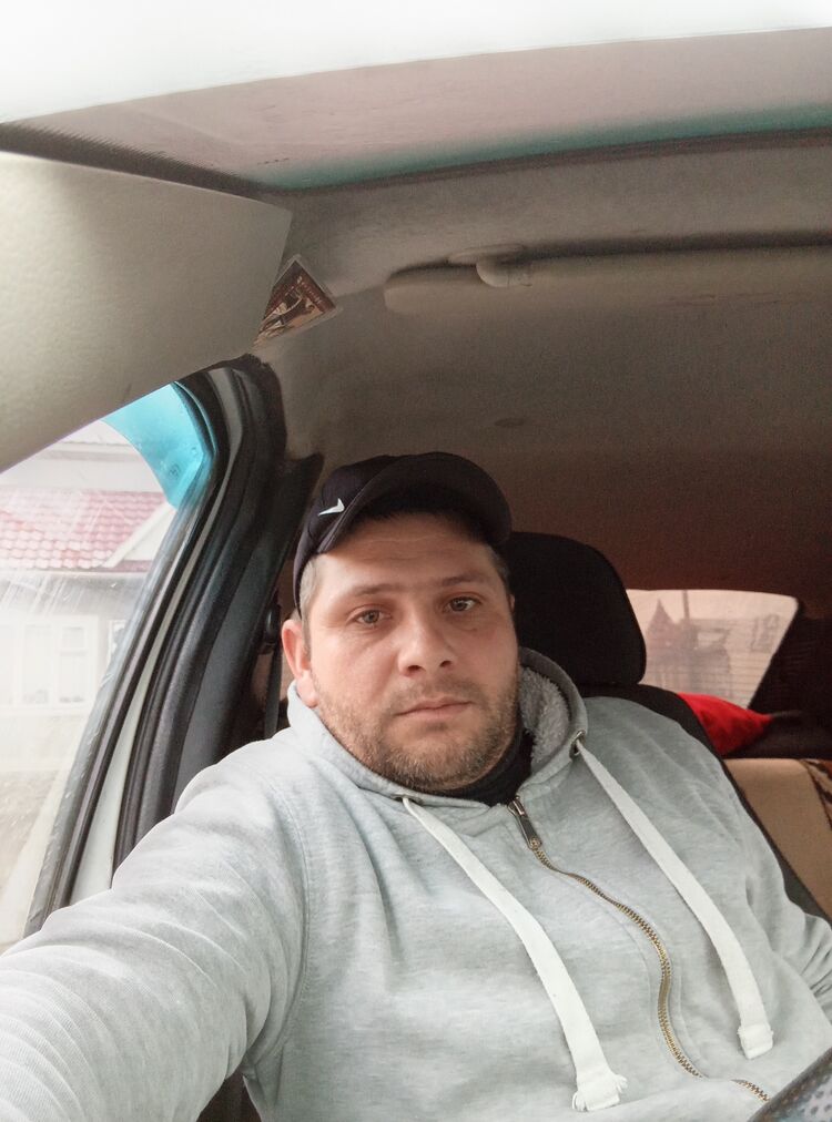  52740129  Denis, 35 ,    