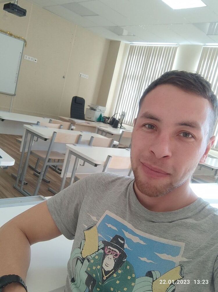  ,   Viktor, 32 ,   ,   