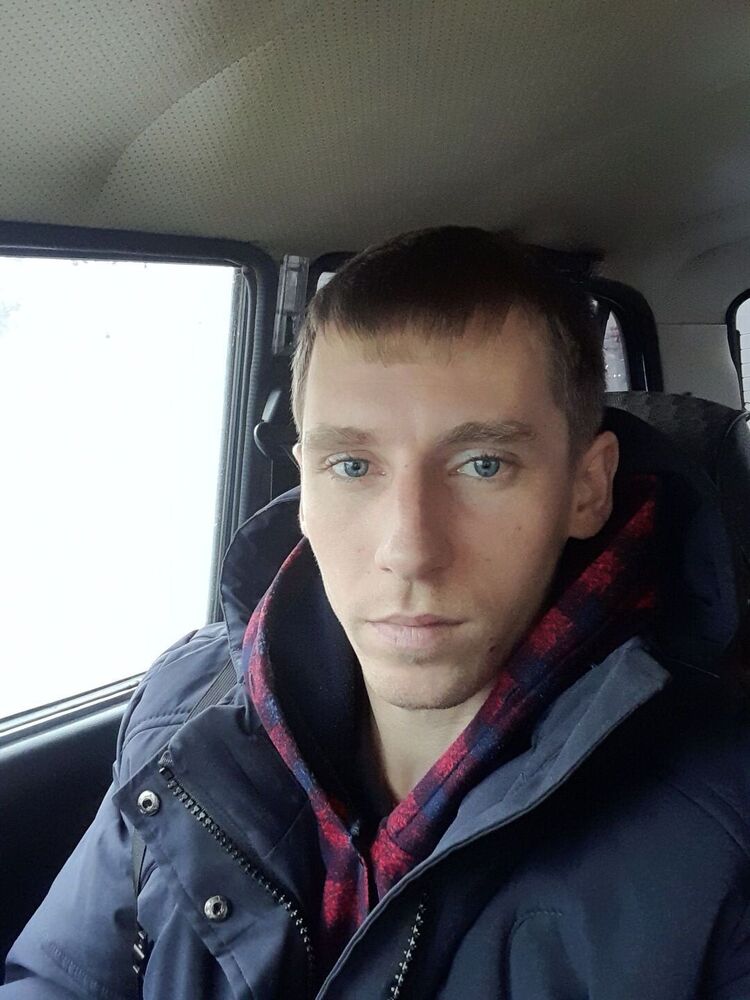  31732209  Pavel, 30 ,    