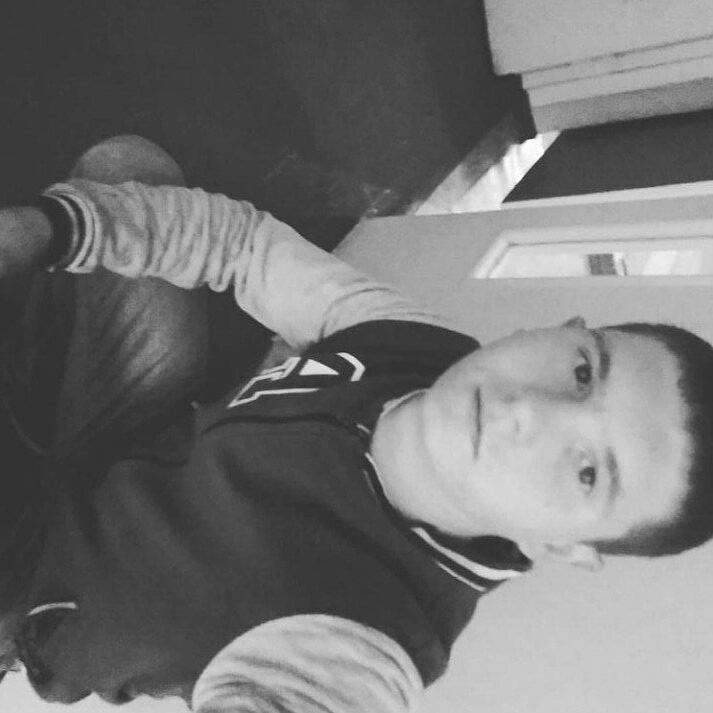  22954699  Dmitro, 24 ,    