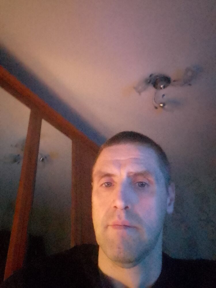  39882879  Alex, 44 ,    