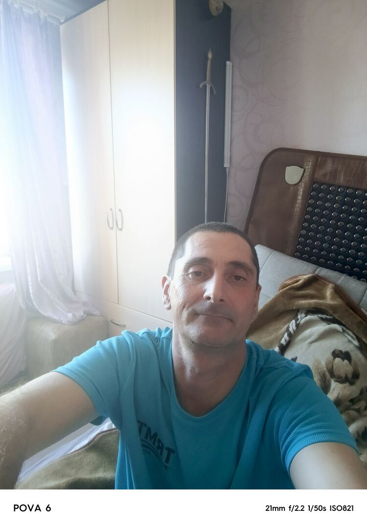  46745079  Mikhail, 47 ,    
