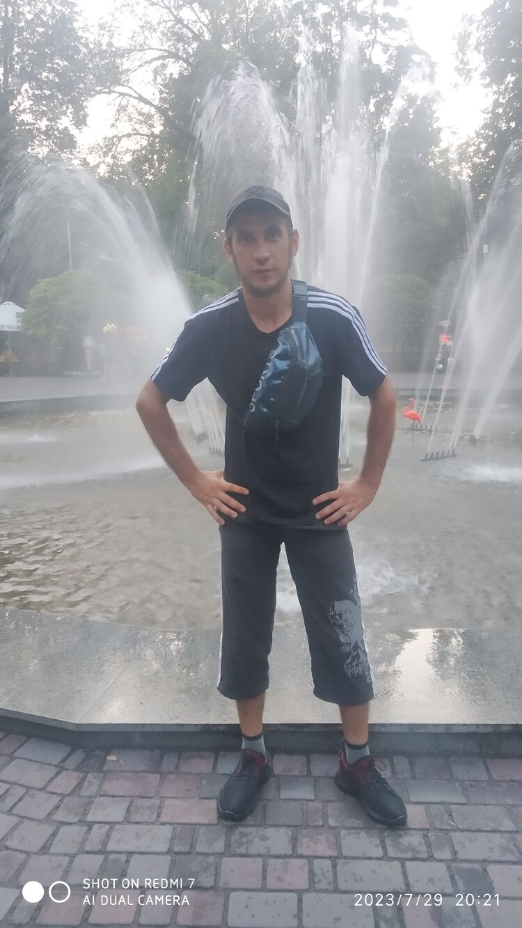  ,   Anton, 33 ,   ,   