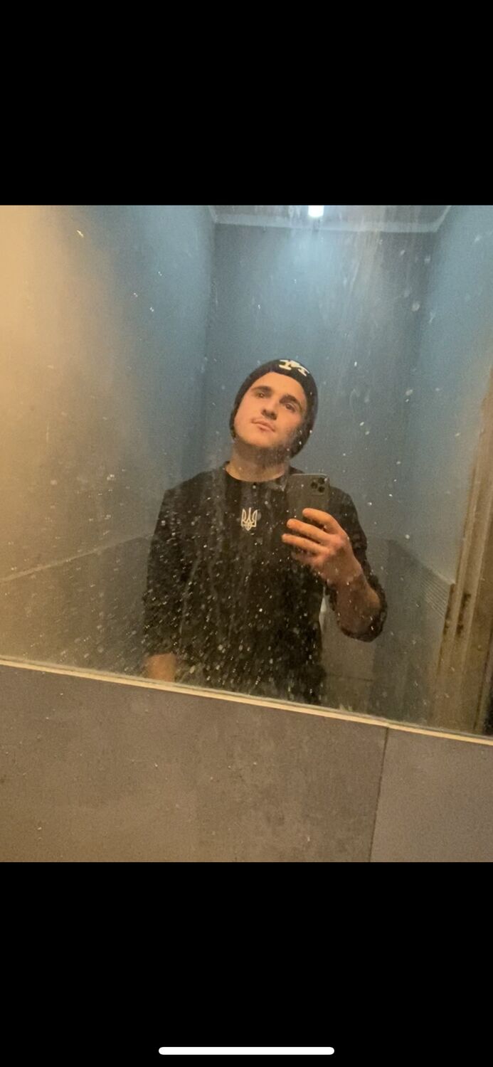  54717579  Wiktor, 21 ,    