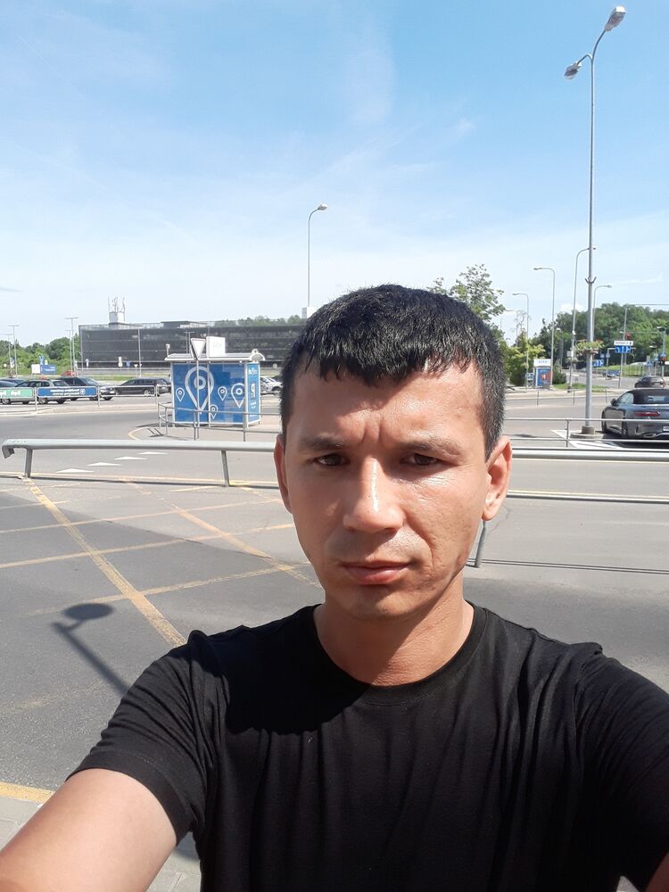  23154359  Ilya, 36 ,    