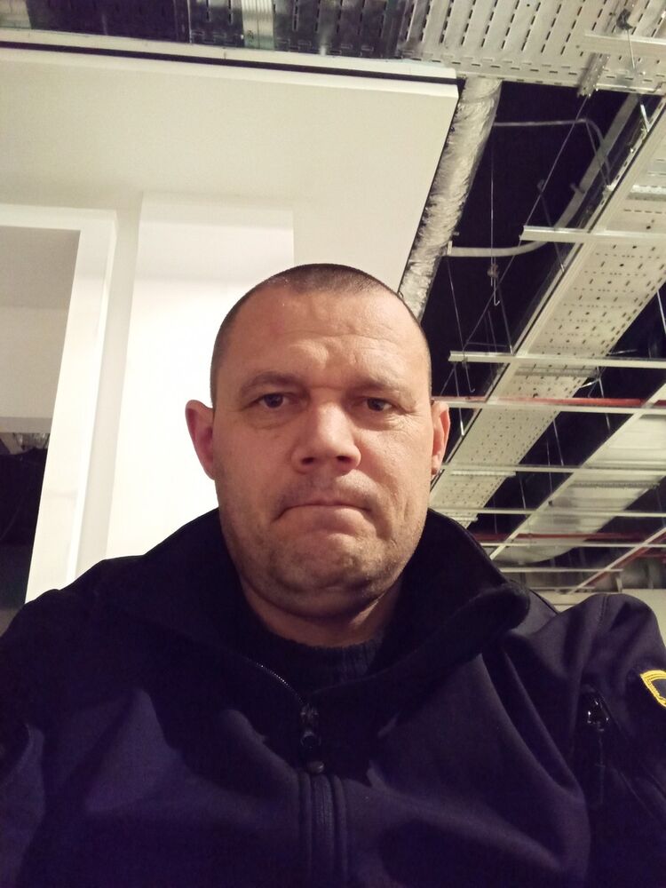 18662129  Aleksandr, 45 ,    