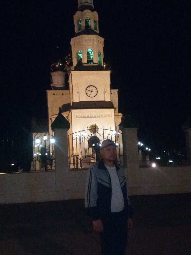  39683759  Viktor, 42 ,    