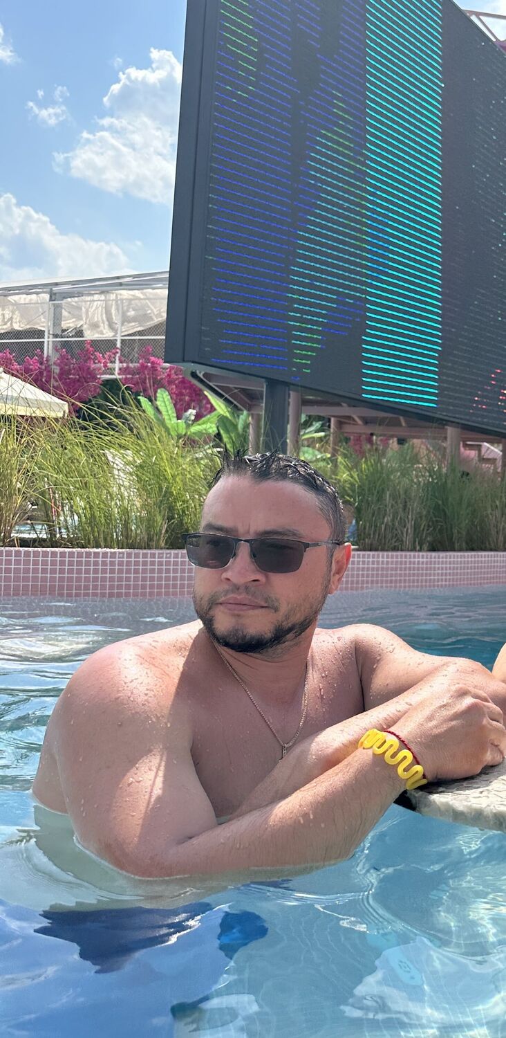  54315279  Igor, 35 ,    