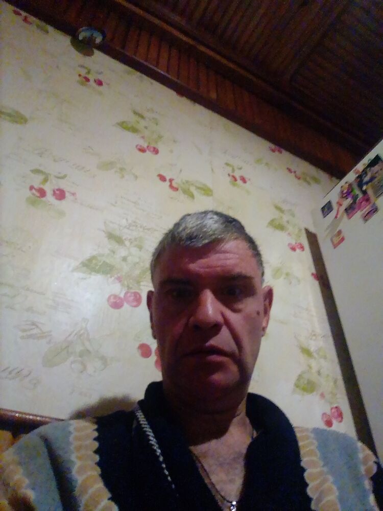  38378389  Roman, 43 ,    
