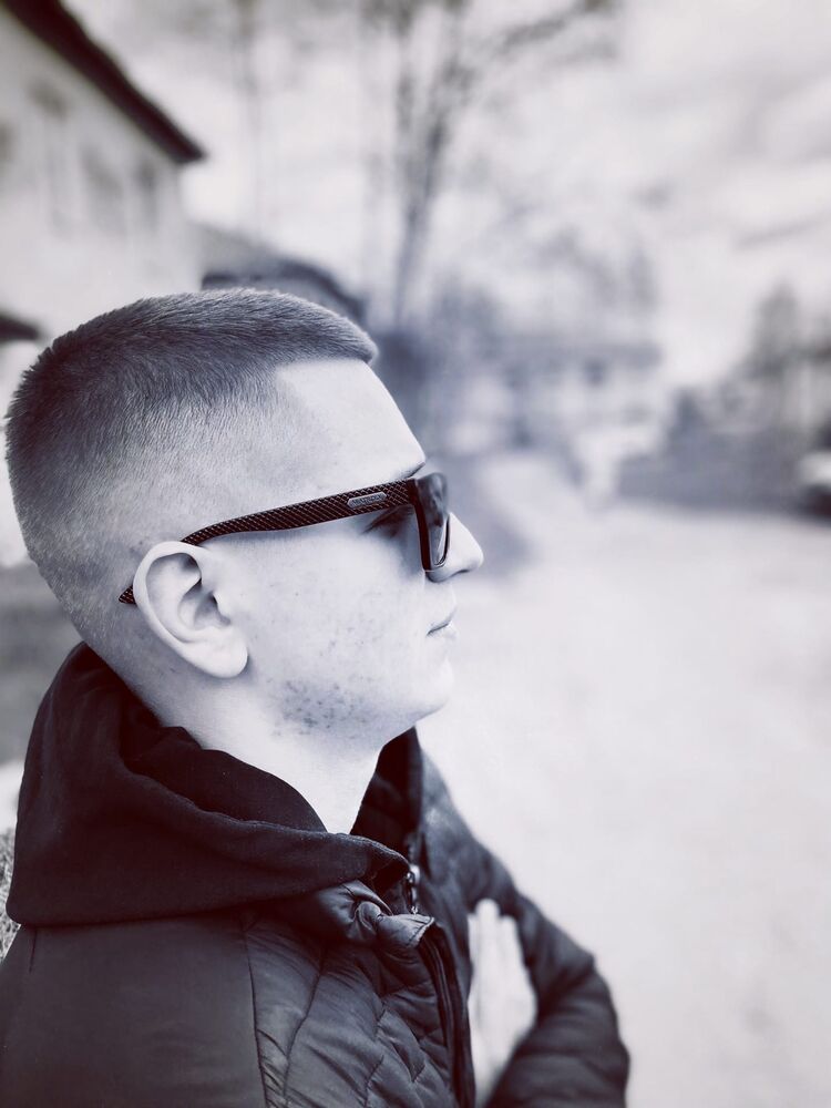  28518409  , 31 ,    