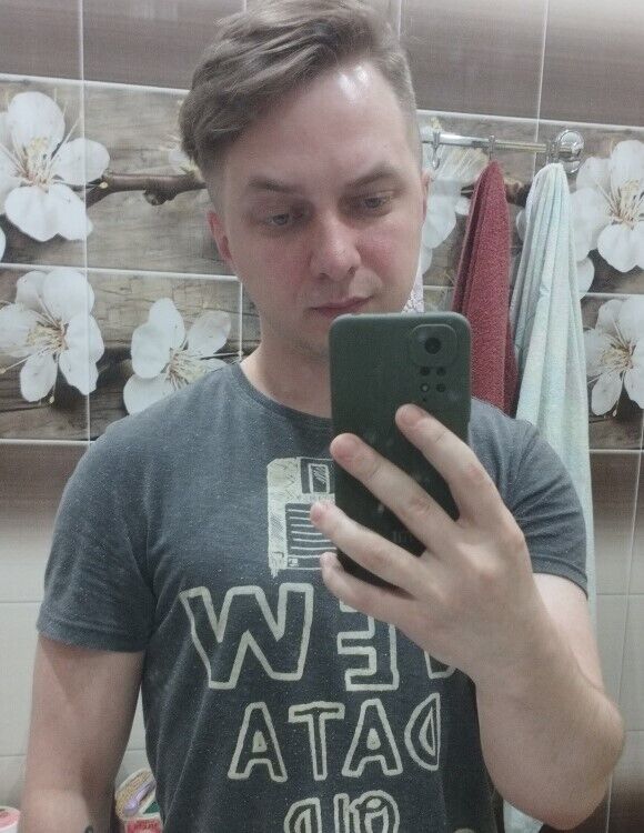  30414249  Pavel, 31 ,    