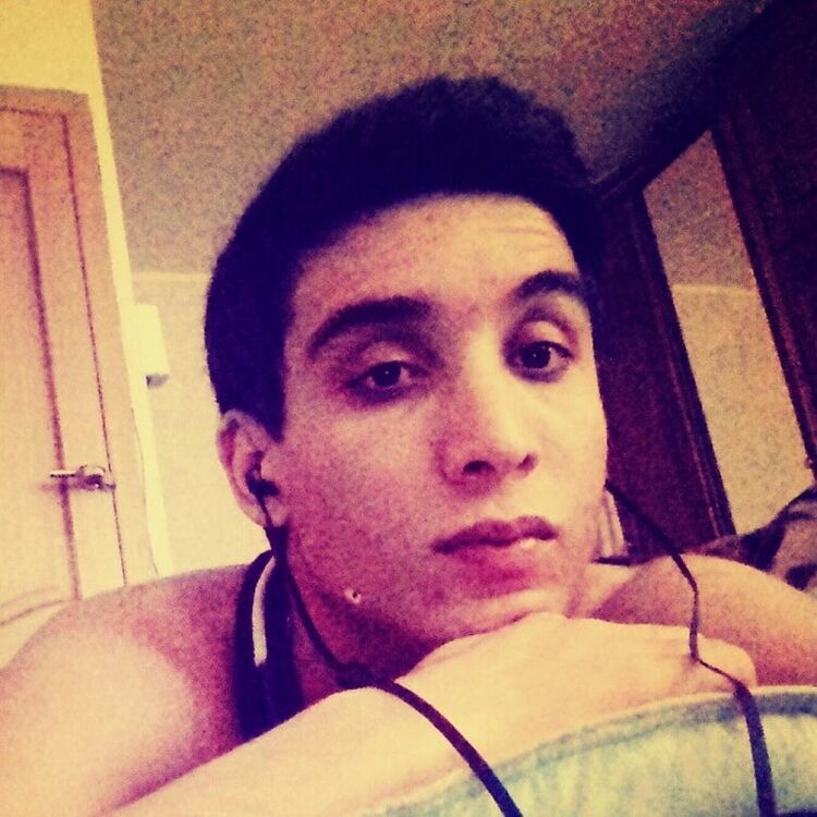  ,   Isroil, 33 ,   ,   