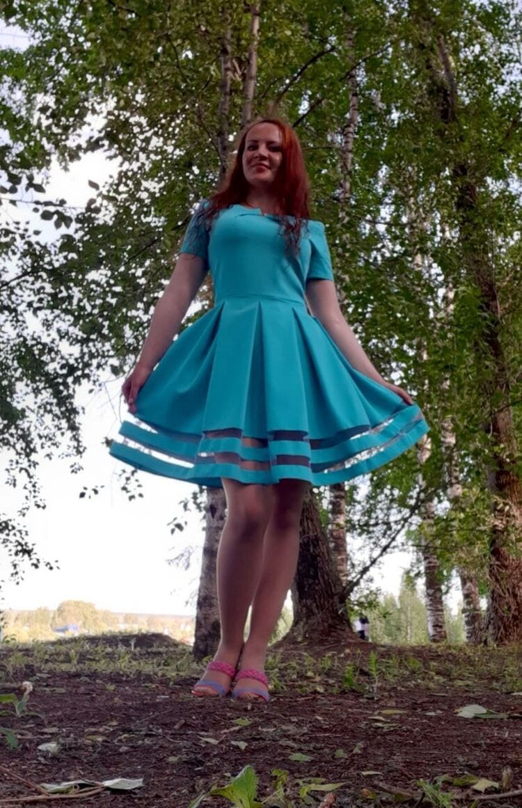  54737549  Elia, 42 ,    