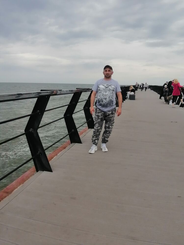  42410759  Ruslan, 40 ,    