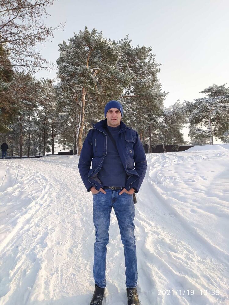  22201989  Sergeu, 42 ,    