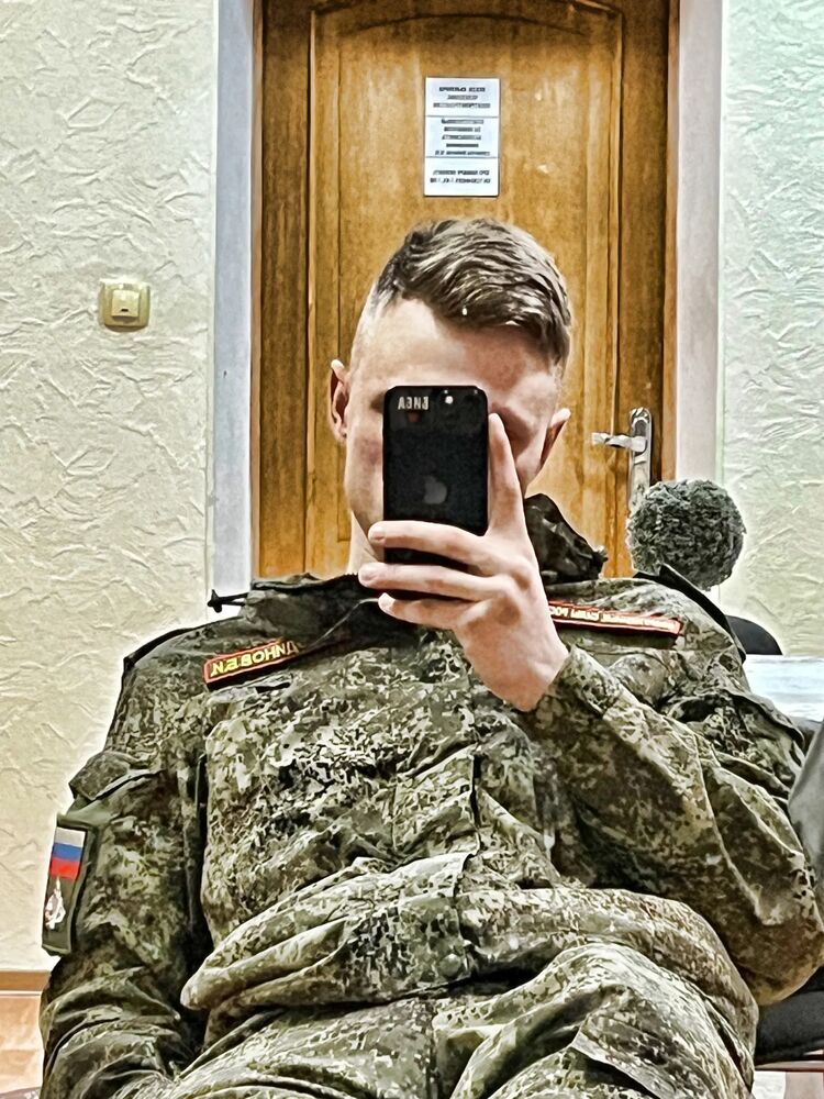  43558789  Marik, 22 ,    