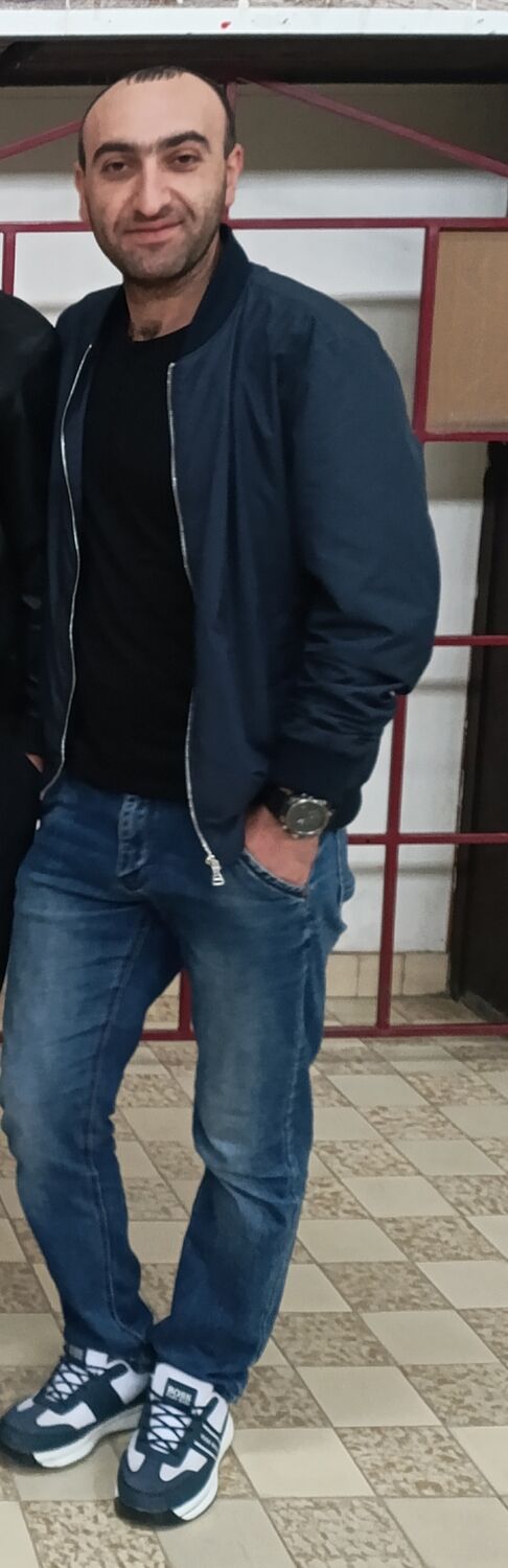  51185719  Arman, 33 ,    