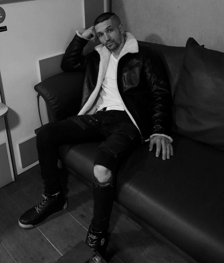  54240269  , 37 ,    --