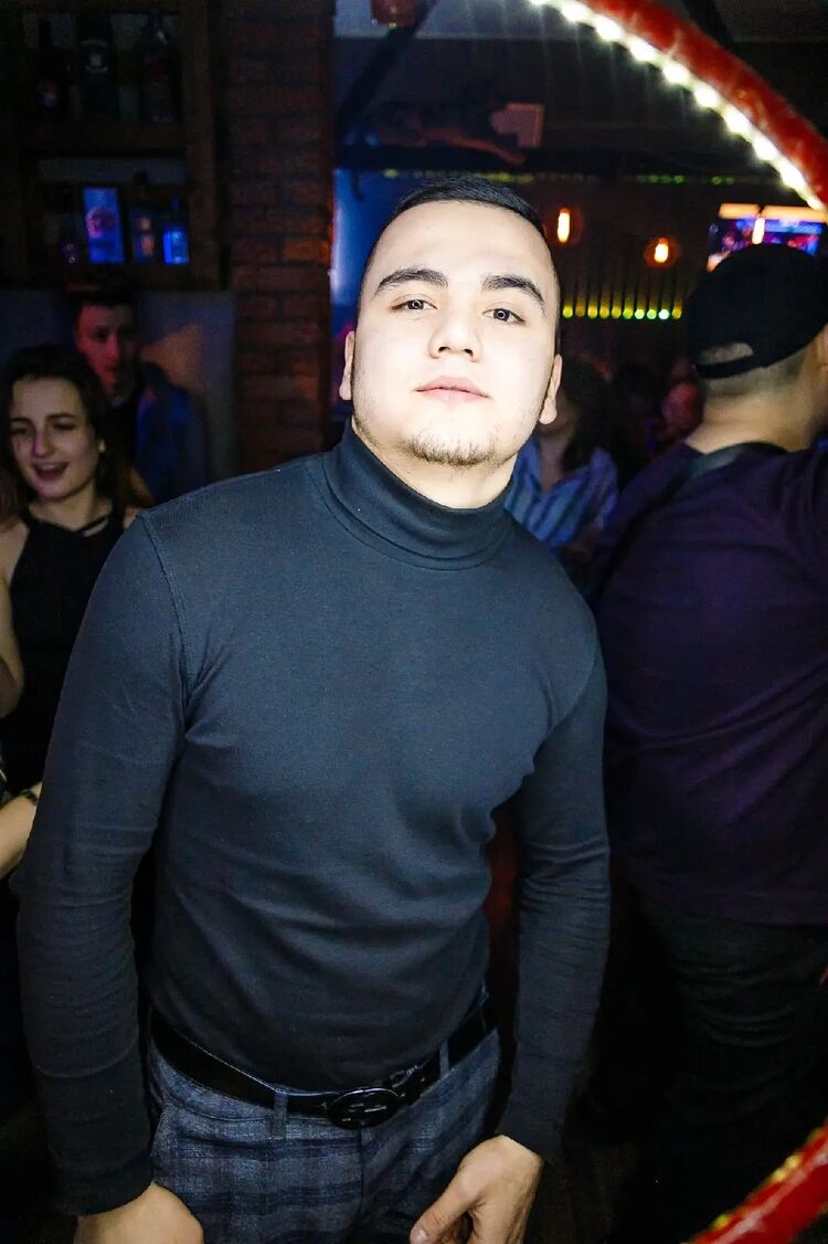  27077849  Farik, 26 ,    