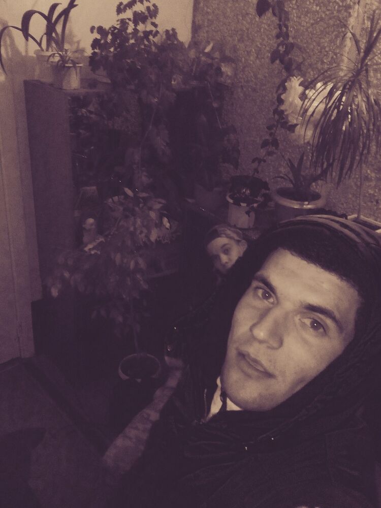  9314649  Artur, 29 ,    