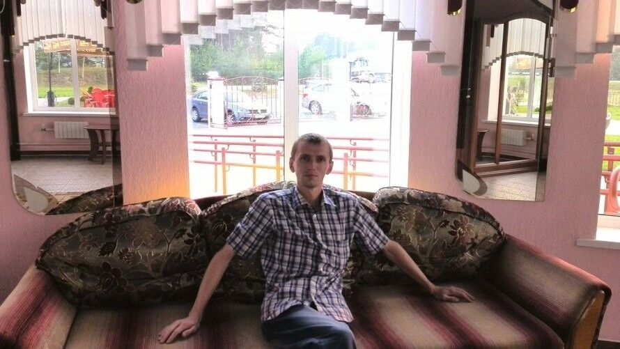  8713169  Anton, 40 ,    