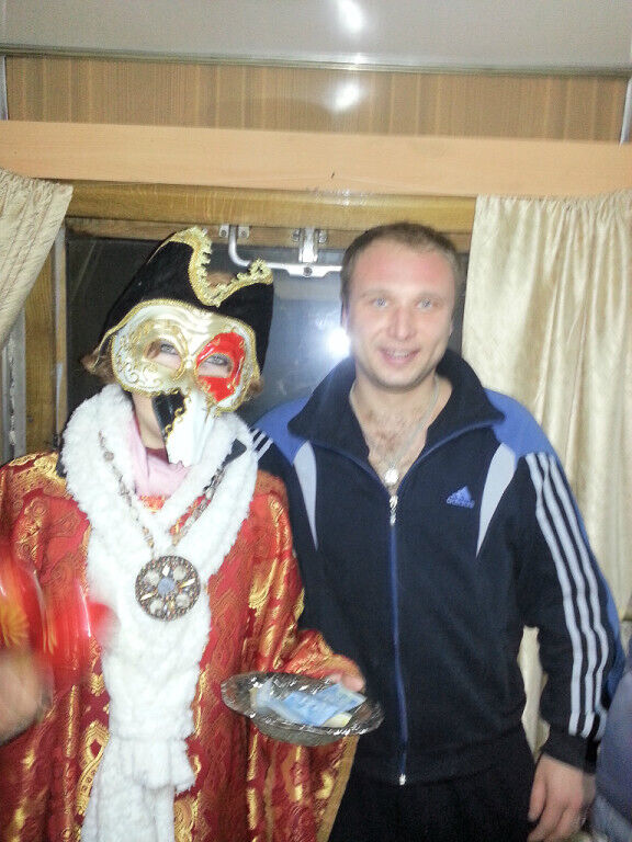  24429419  Dima, 42 ,    