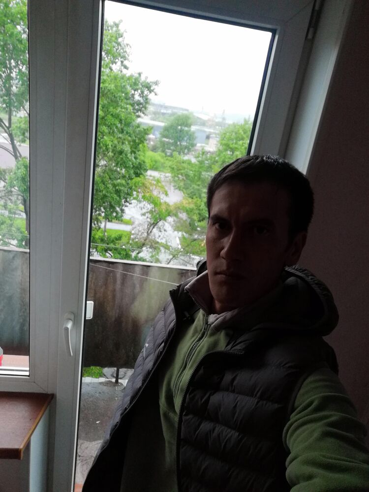  ,   Niks Enrike, 36 ,   ,   