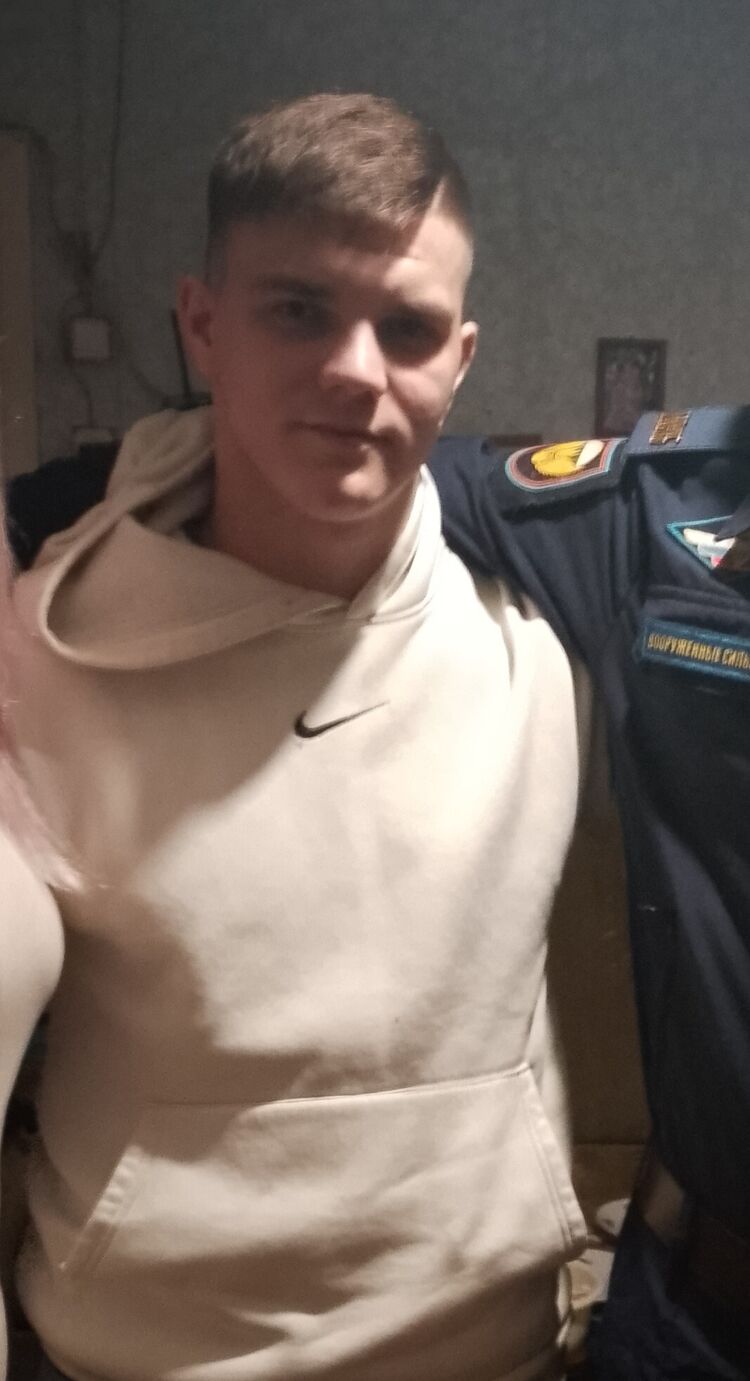  40405529  Dima, 21 ,    