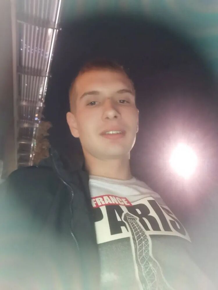  34709199  Alexander, 24 ,    