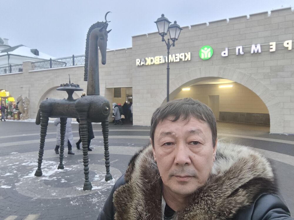  ,   Arman, 52 ,     , c 