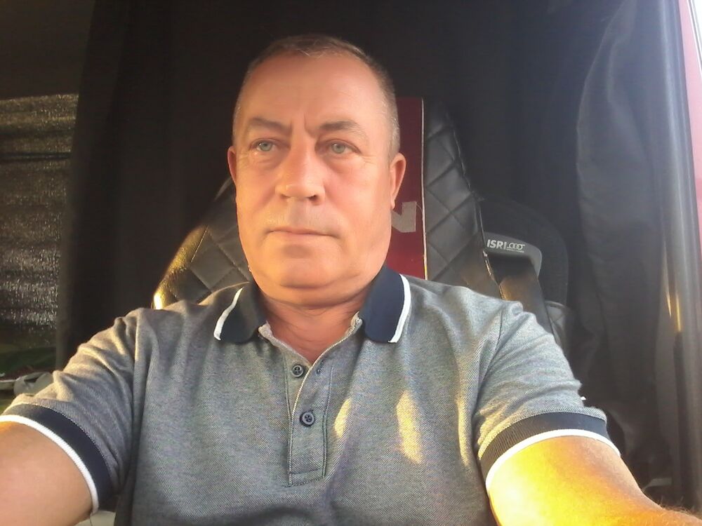  23540989  Viktor, 54 ,    