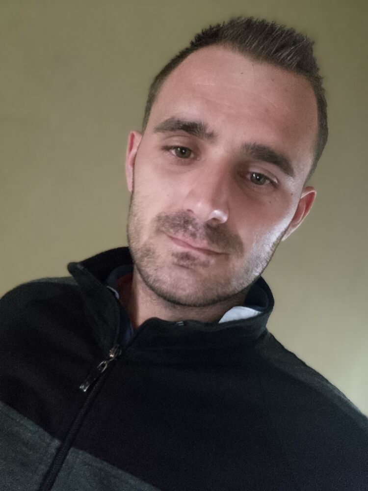  52496909  Andriu, 24 ,    