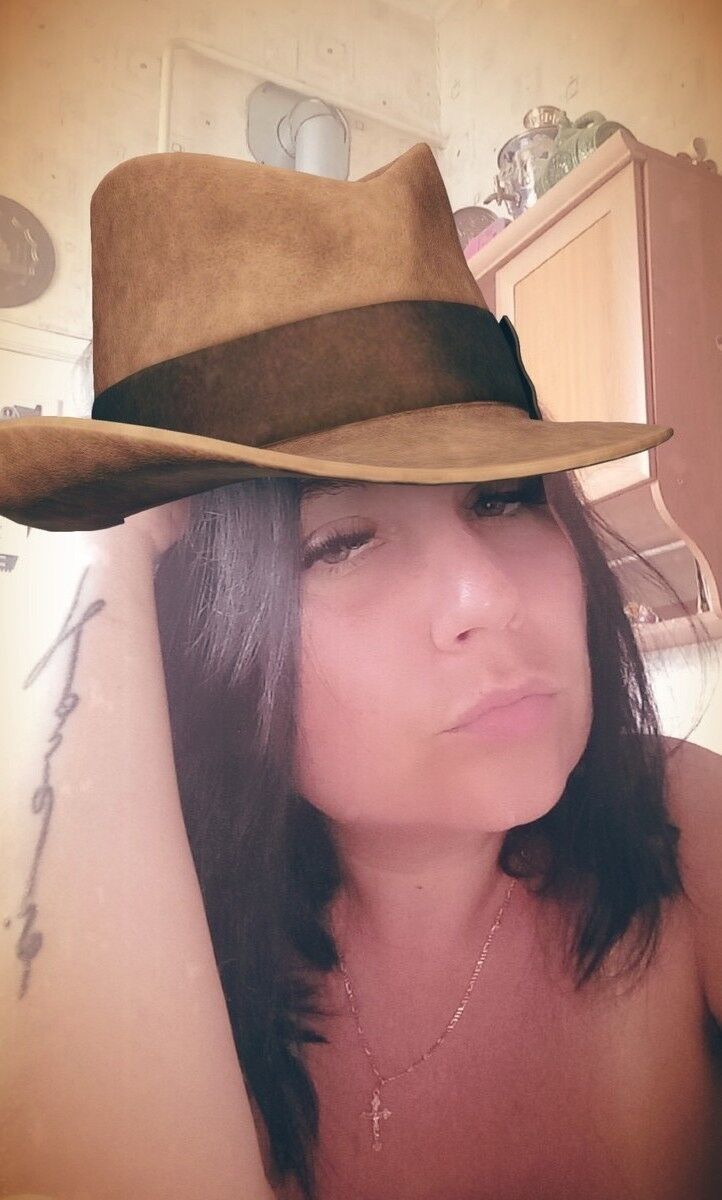  ,   Irolda, 49 ,     , c 